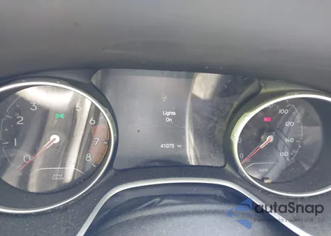 2019 Jeep Compass Latitude 4X4 z USA, uszkodzony, nr VIN 3C4NJDBB4KT600681